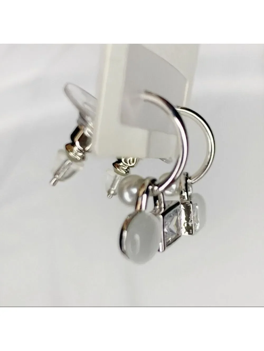 𝅺new STOCK-Dainty, Elegant Silver /Pearl Earring